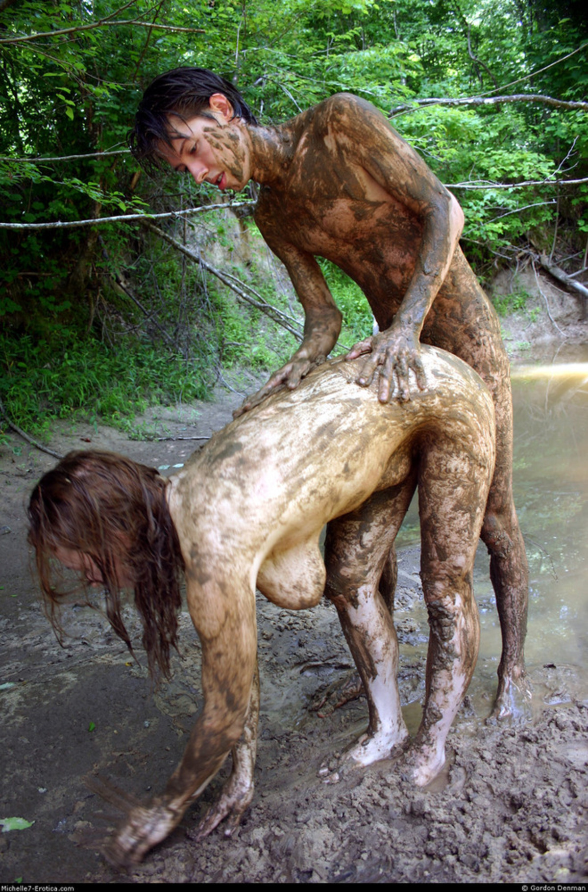 Amateur Couple Playing in the Mud - picture 04