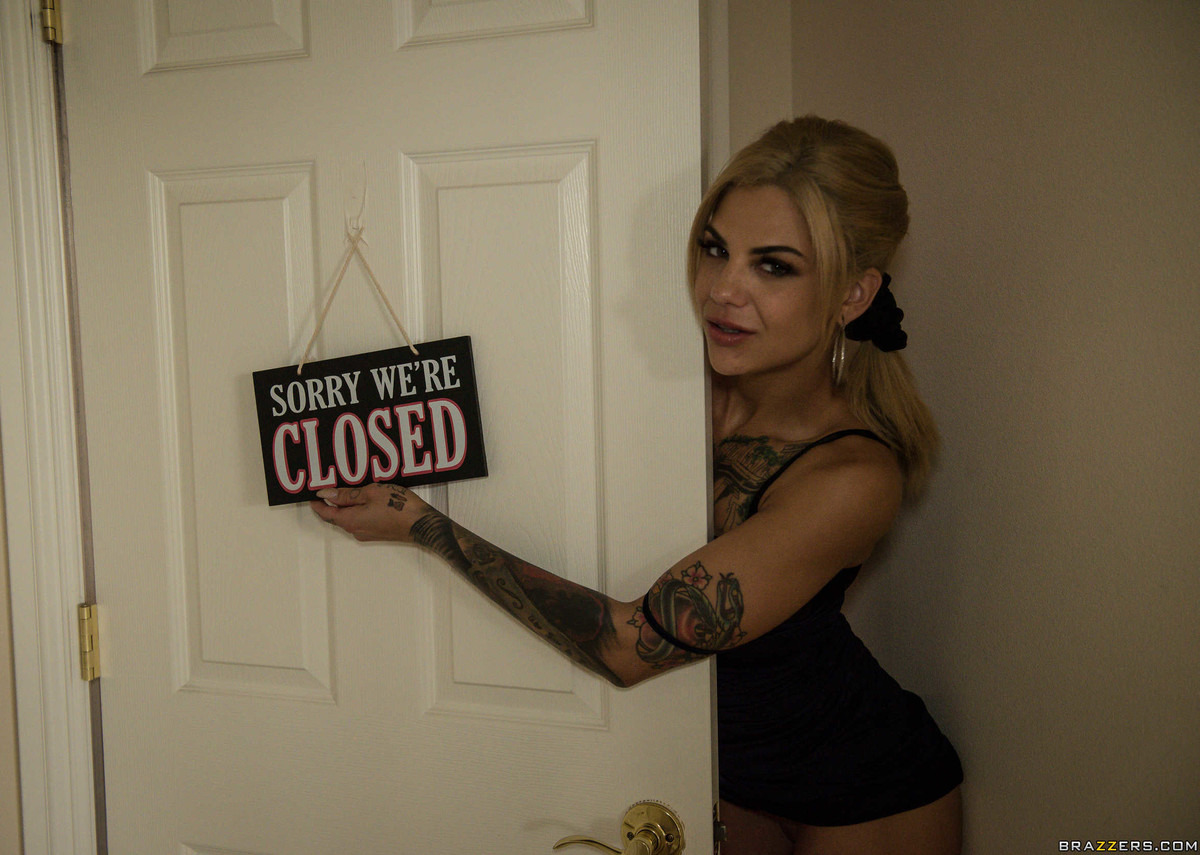 Pornstar Bonnie Rotten: Rack 'em Up! - picture 04