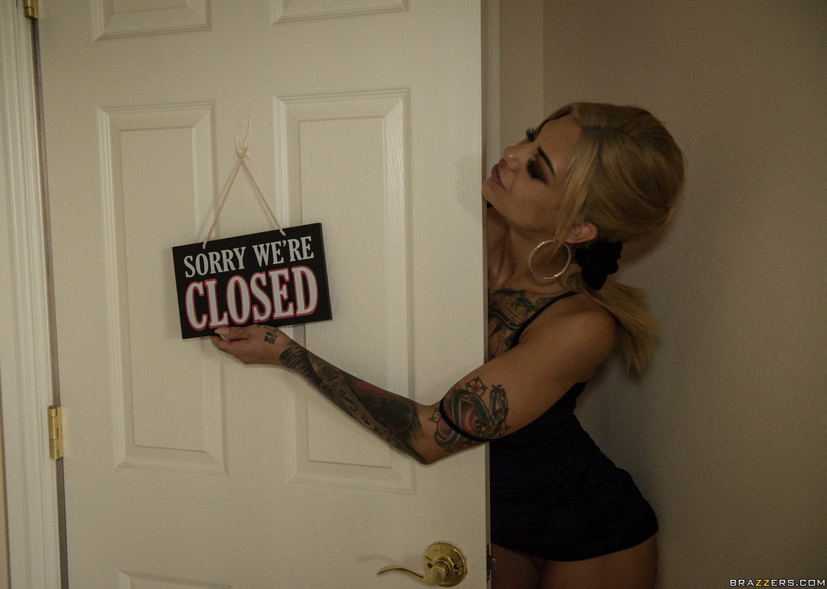 Pornstar Bonnie Rotten: Rack 'em Up! - picture 05