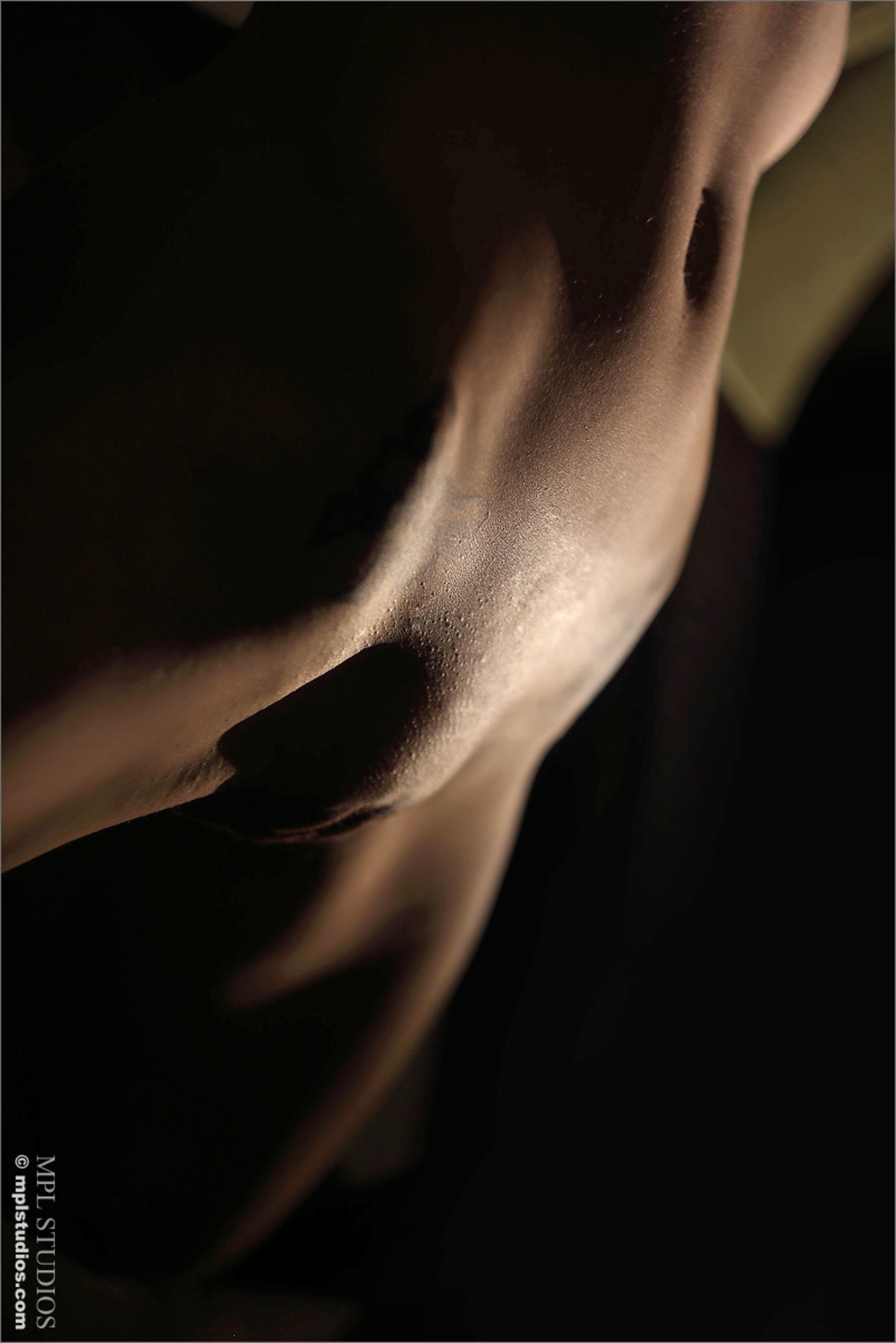 Hot Teen Karissa Diamond Bodyscape - picture 02