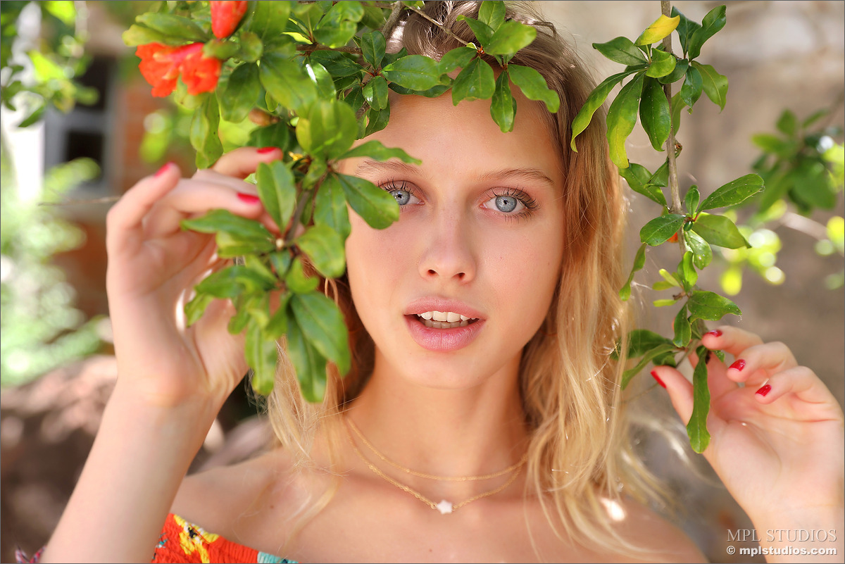 Sexy Clarice - A Portuguese Summer - picture 01