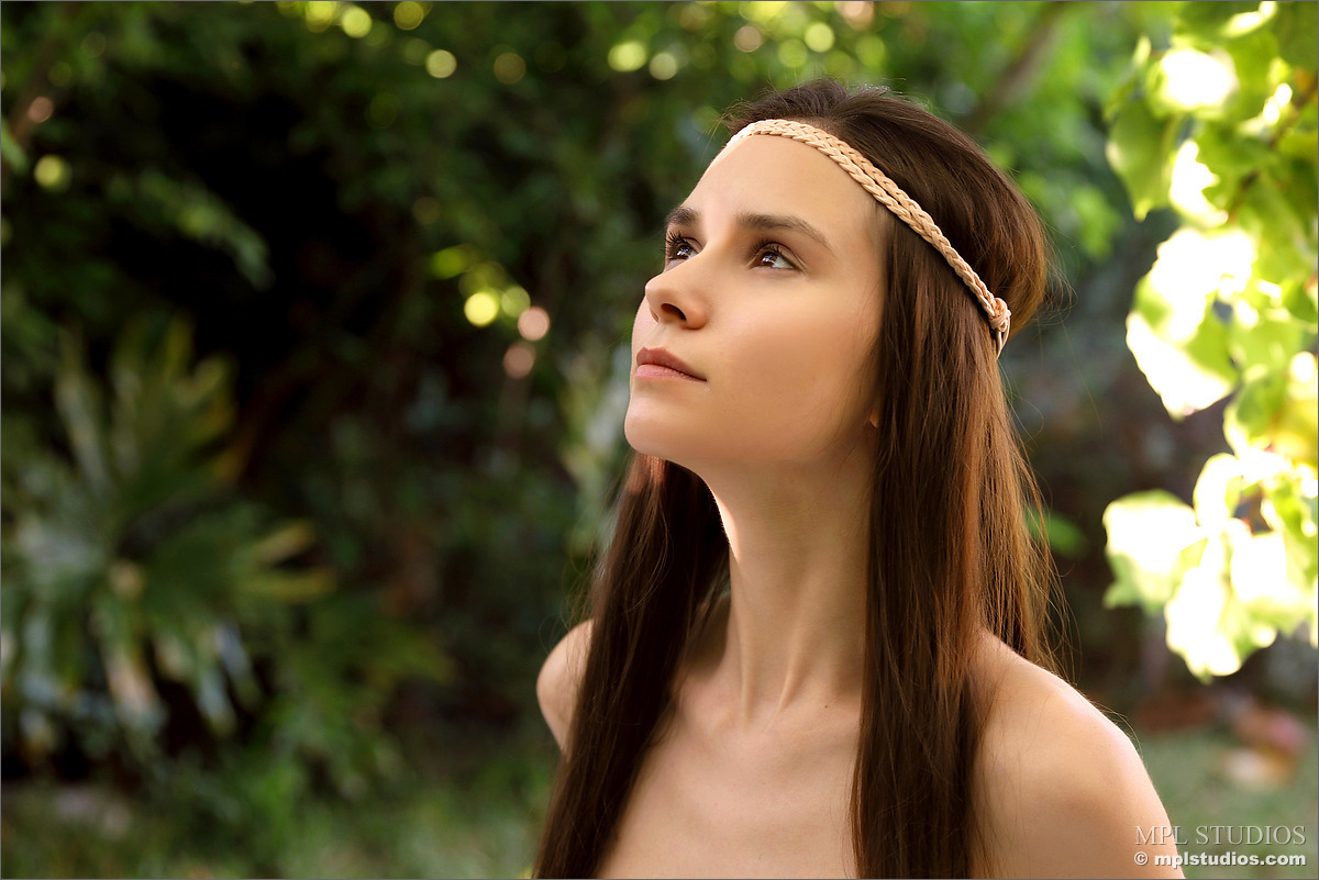 Sexy Leona Mia in Hippie Goddess - picture 01