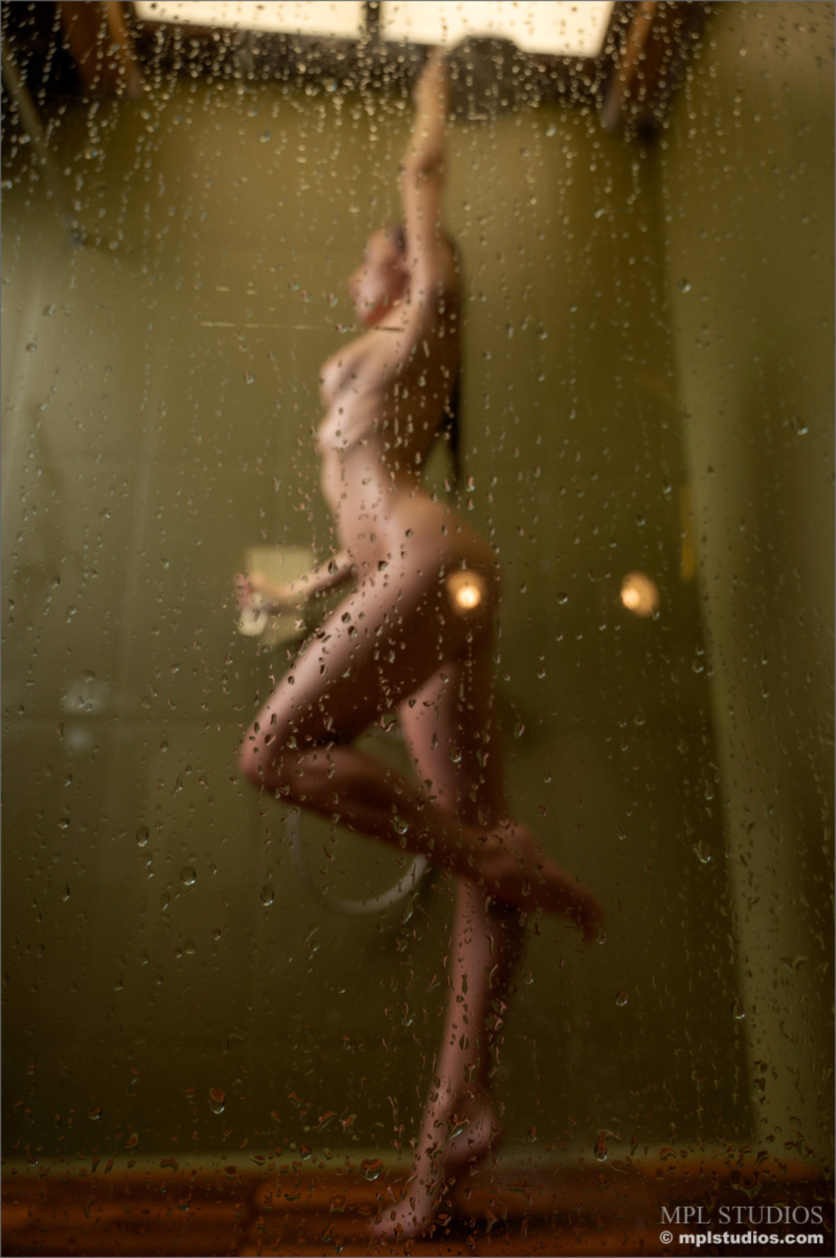 Leggy Babe Liana in Super Soaker - picture 11
