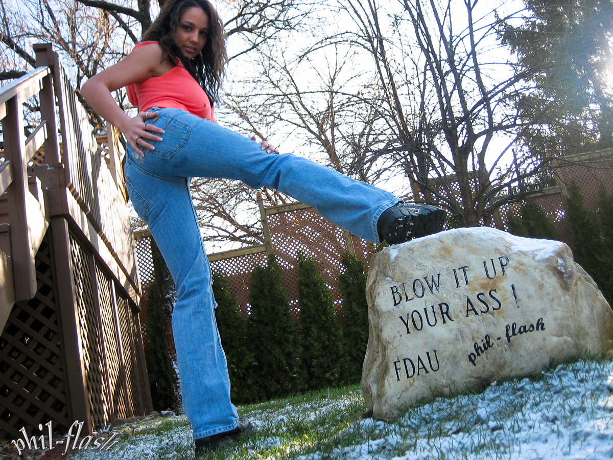 Nikki Freezing her Titties off - picture 02