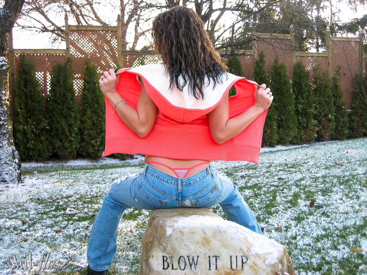 Nikki Freezing her Titties off - picture 07