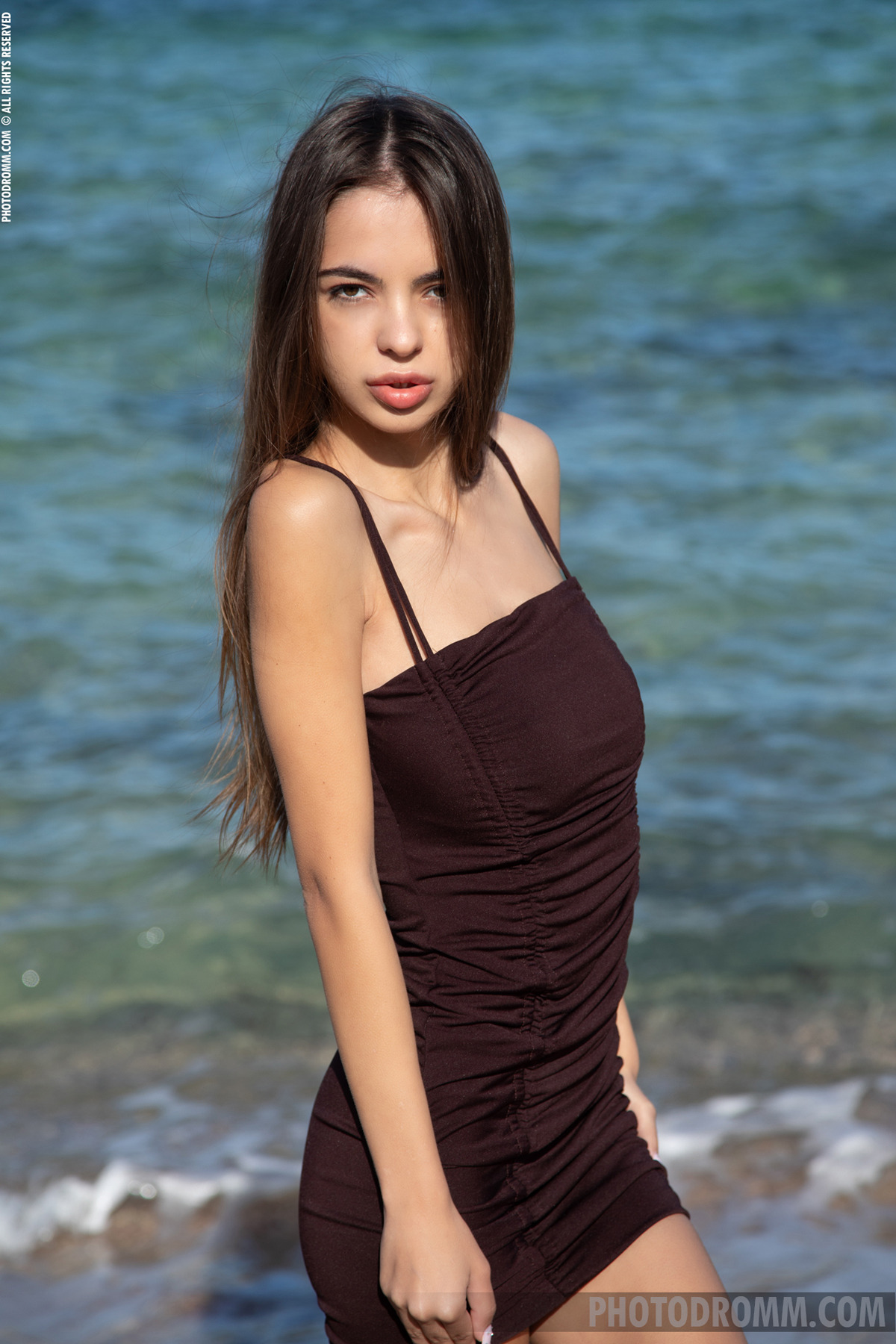 Busty Beauty Luana - Little Waves - picture 00