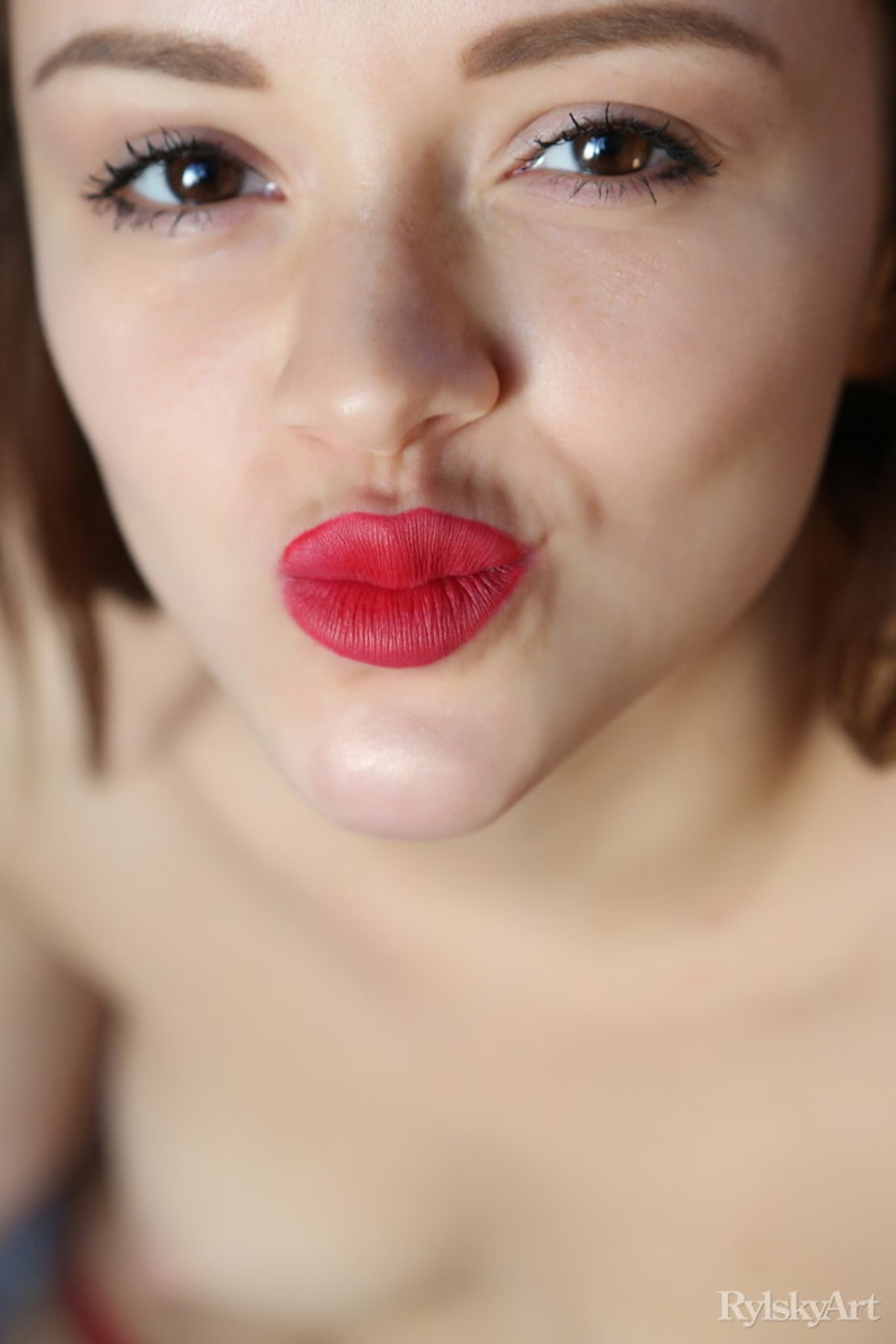 CRVEE - Marcy Cat Fiery Red Lip Gloss - picture 14