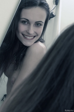 Slender Beauty Beata in SPECULO - pics 04