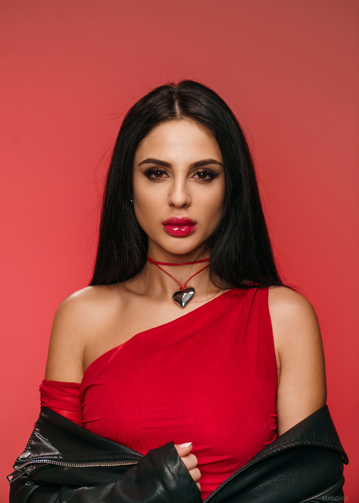 Mia and Olivia - Kinky Romance 1 - picture 00