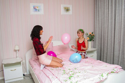 Cindy B and Sandra in Sexy 3some - pics 00