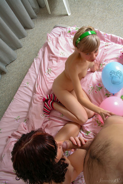 Cindy B and Sandra in Sexy 3some - pics 06