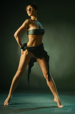 Leah X - Dancing in the Shadows - pics 02