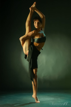 Leah X - Dancing in the Shadows - pics 03