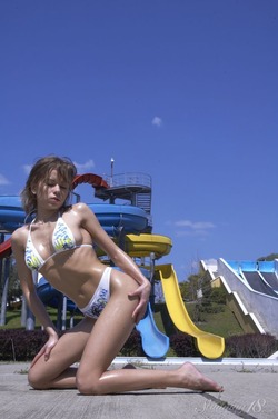 Slender Hottie Tara in Aquapark - pics 01