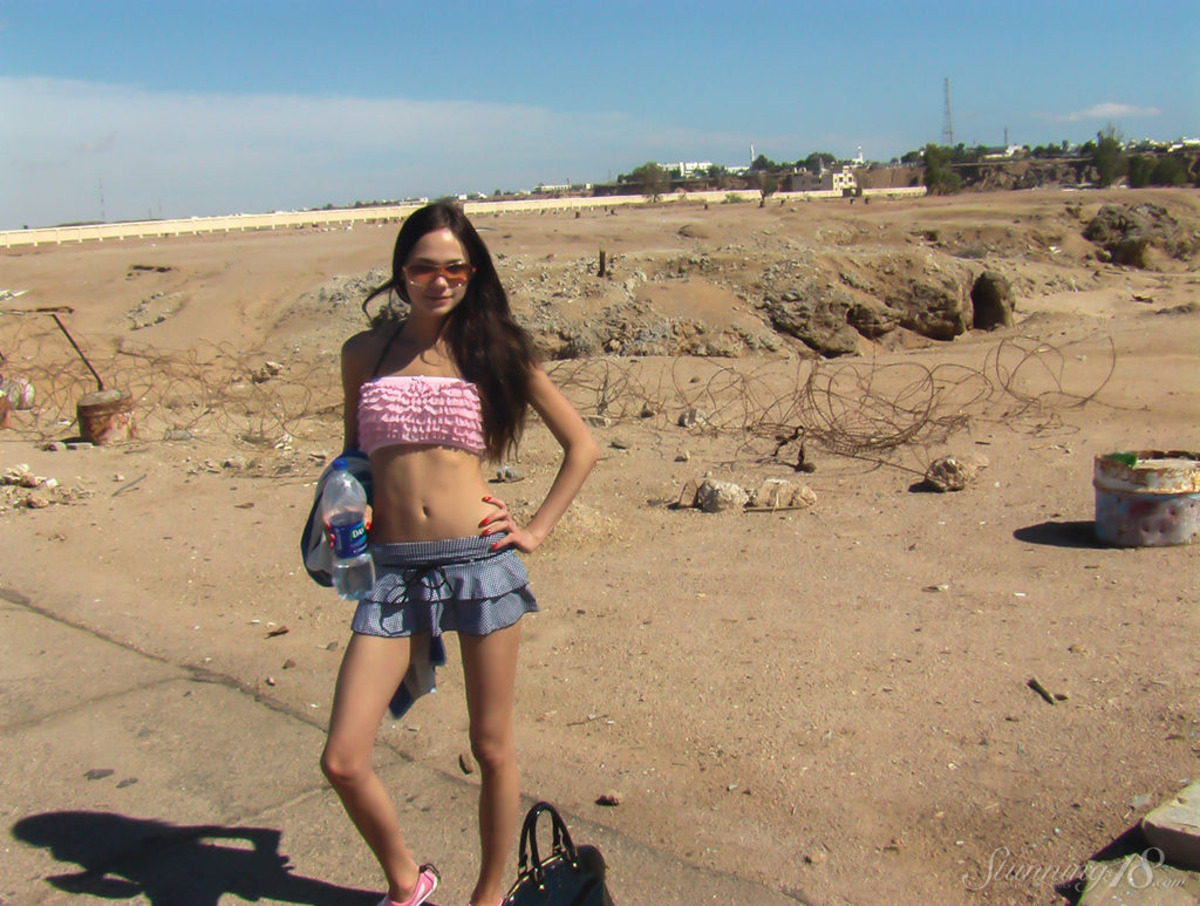 Slender Girl Julia P - Sex at Beach - picture 00