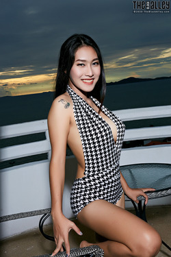 Asian Babe Linlin Sexy Swimsuit - pics 01