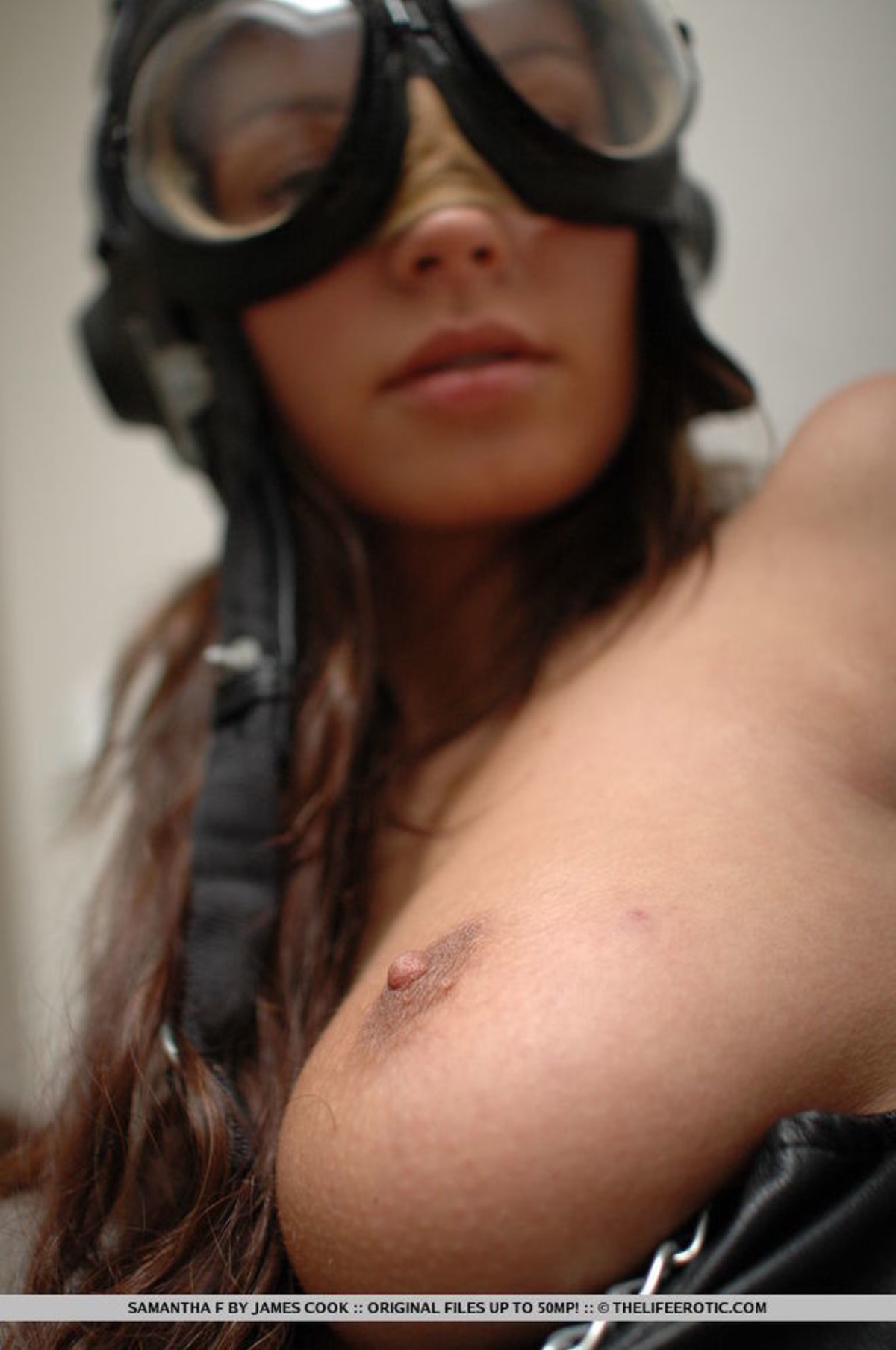 Samantha in Leather and Chains - picture 03