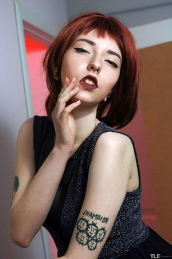 Gothic Glam Marianna - Show Girl - pics 02