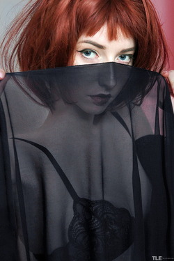 Gothic Glam Marianna - Show Girl - pics 07