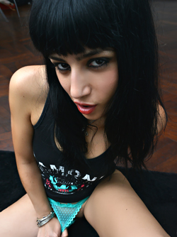 Punk-Rocker Teen & her Sexy Ass