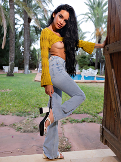 Cold Evening - Sexy Latina Dulce Came in Jeans and Yellow Sweater
