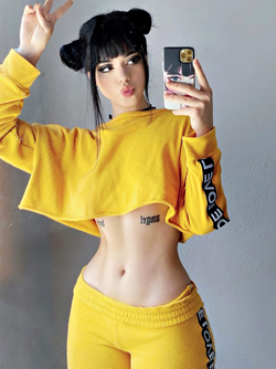 Young Amateur Bombshell with Big Round Booty Taking Sexy Selfies