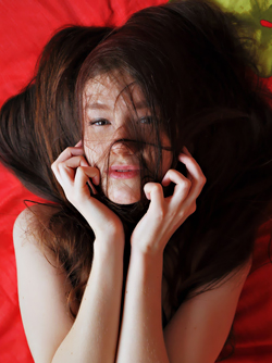 Delicious Babe Emily Bloom: ROJO