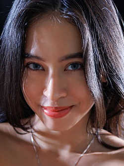 ADELAN TE featuring: Leyla Grey