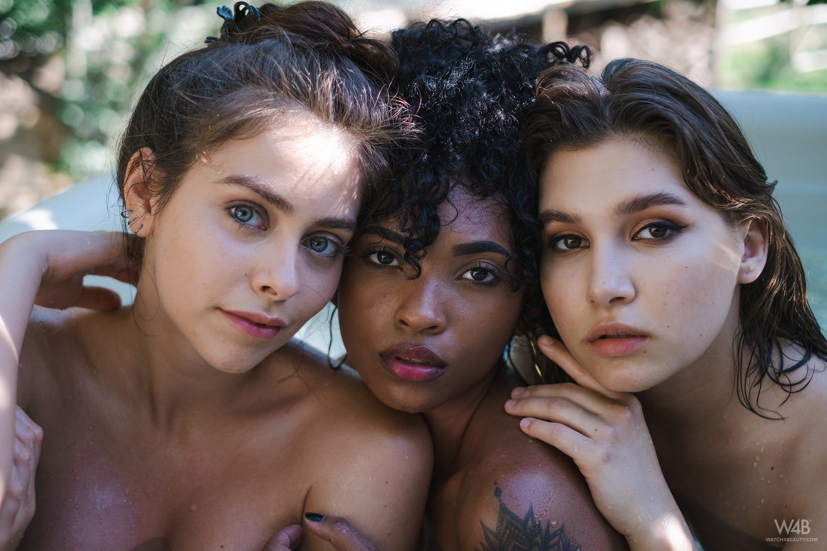 Alissa Foxy, Ellie Luna and Barbie - picture 10
