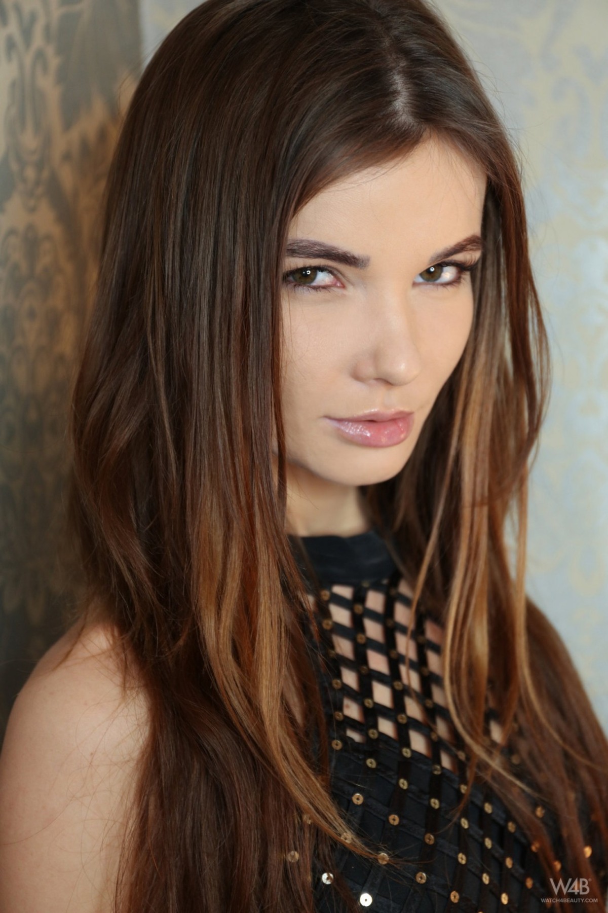 Skinny Babe Brit - Night Shooting - picture 01