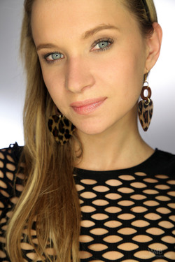 Angel Piaff with Some Milky Cream - pics 02