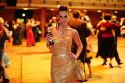 Gorgeous Babe Sexy Golden Dress - pics 11